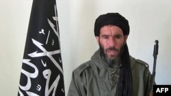 Кадр из видеообращения предположительно бывшего эмира "Аль-Каиды" в Исламском Магрибе Мухтара Бельмухтара, который организовал атаку и захват заложников в Алжире.