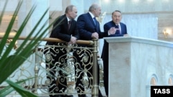 Presidents Vladimir Putin, Alyaksandr Lukashenka, and Nursultan Nazarbaev (left to right) of Russia, Belarus, and Kazakhstan visit at the Independence Palace in Minsk on October 24, ahead of a CIS summit.