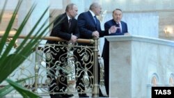 Belarus -- President Alyaksandr Lukashenka, Vladimir Putin and Nursultan Nazarbaev are seen ahead of a CIS summit at the Independence Palace in Minsk, Ocober 24, 2013