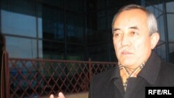 Бывший депутат парламента Серик Абдрахманов дает интервью радио Азаттык.