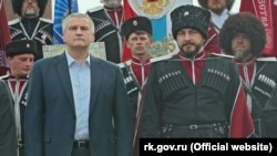 Отаман «Чорноморського казачого війська» Антон Сироткін (праворуч) із Сергієм Аксьоновим