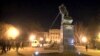 В Харькове неизвестные снесли два памятника Ленину