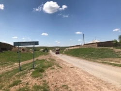Дорога в село Амангельды Казыгуртского района Туркестанской области. 30 апреля 2020 года.