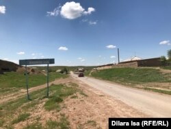 Амангелді ауылына баратын жол. Түркістан облысы, Қазығұрт ауданы. 30 сәуір 2020 жыл.
