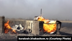 Пажар у вёсцы Навакурск у Хакасіі. Красавік 2015 году 
