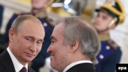 Президент России Владимир Путин с руководителем Мариинского театра Валерием Гергиевым (архивное фото)