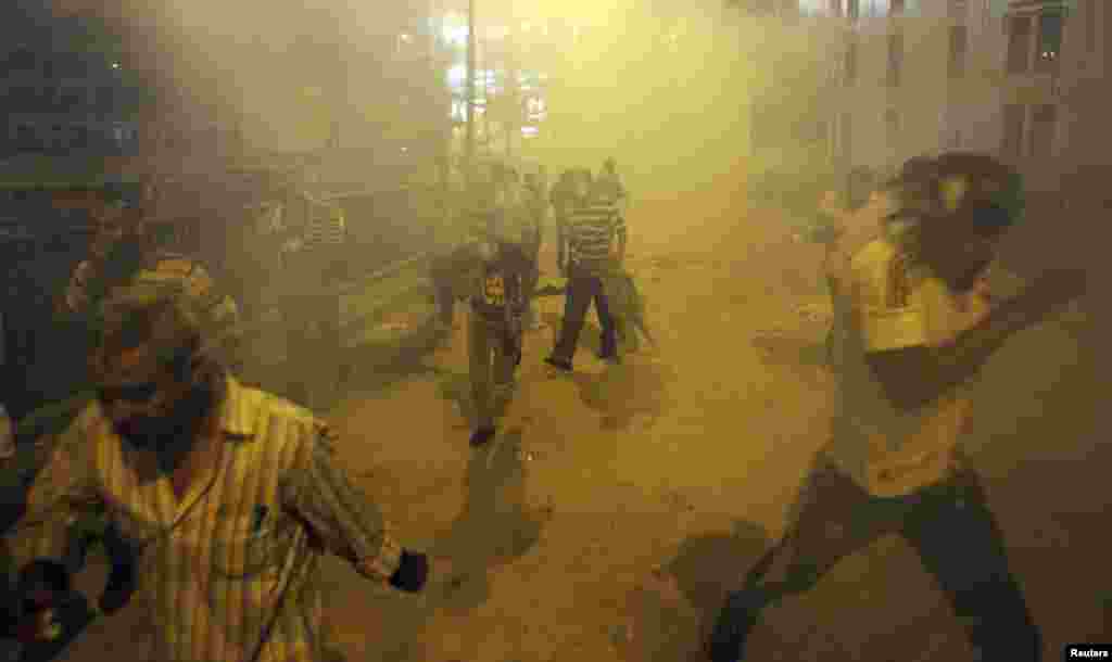 Supporters of deposed Egyptian President Muhammad Morsi run from tear gas fired by riot police during clashes at Ramses Square in Cairo. (Reuters/Amr Abdallah Dalsh)