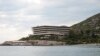 Вид с главного пляжа на отель &quot;Пелегрин&quot;.