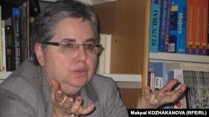 Вероника avluv порно HD Кристи Мак өзінің жаңа жігітіне терең минет жасайды.