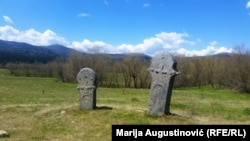 Stećci nekropole Maculje poznatiji kao "Kameni svatovi"