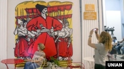 Мистецький «Проект Енеїда». Зображення Енея на стіні в будівлі Національного художнього музею України (НХМУ). Київ, 22 вересня 2017 року