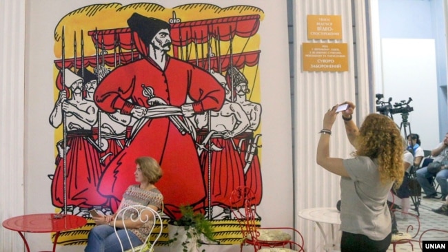 «Проект Енеїда». Зображення Енея на стіні в будівлі Національного художнього музею України. Київ, 22 вересня 2017 року