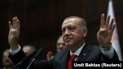 Recep Tayyip Erdogan hakim AKP-nin iclasında, 7 iyul, 2018-ci il