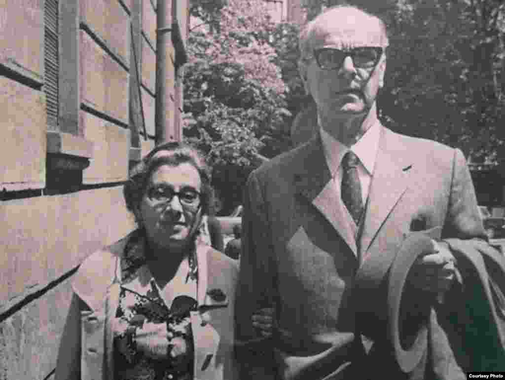 Selimović sa suprugom Darkom - Snimci fotografija iz knjige Radovana Popovića "Život Meše Selimovića"