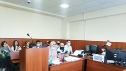 Первое заседание суда по иску Азимжана Аскарова против правительства КР. 1 июня 2020 года.