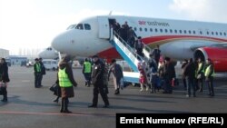 Аэропорт города Ош на юге Кыргызстана. Были случаи, когда граждане Таджикистана авиарейсом «Ош-Стамбул» планировали вылететь в Турцию и далее перебраться в Сирию. 
