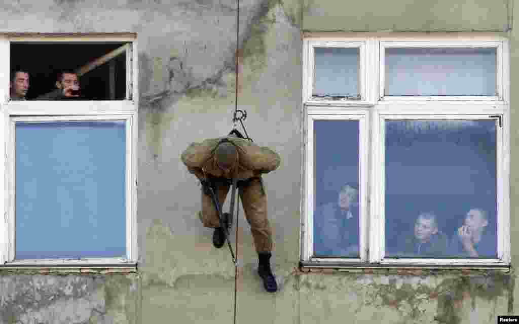 A member of a Russian special forces unit under the military intelligence service takes part in a demonstration of skills in the southern city of Stavropol, on October 24. (Reuters/Eduard Korniyenko)