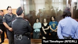 17 серпня 2012 рік, Москва. Учасниць Pussy Riot засудили на два роки ув’язнення