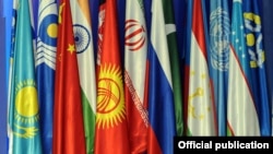 ШЫҰ саммитіне қатысушы елдердің тулары. Астана, 15 маусым 2011 жыл. (Көрнекі сурет)