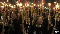 Armenia -- People take part in the torchlight procession as they mark the anniversary of the killing of 1.5 million Armenians by Ottoman forces in Yerevan, April 23, 2017