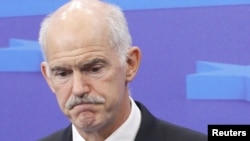 Premierul George Papandreou la o întîlnire cu presa, ieri, la Bruxelles