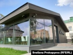 Пустой ресторан гостиничного комплекса "Покровский", Псков