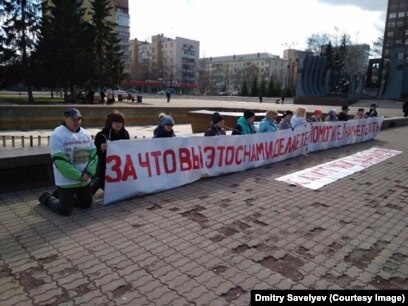Украинцы Стоят На Коленях Перед Американцами Фото Украинцы Стоят На Коленях Перед Американцами Фото