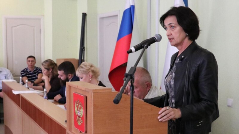 Новая отставка в Крыму: что известно об уходе главы горсовета Сак Елены Минаковой