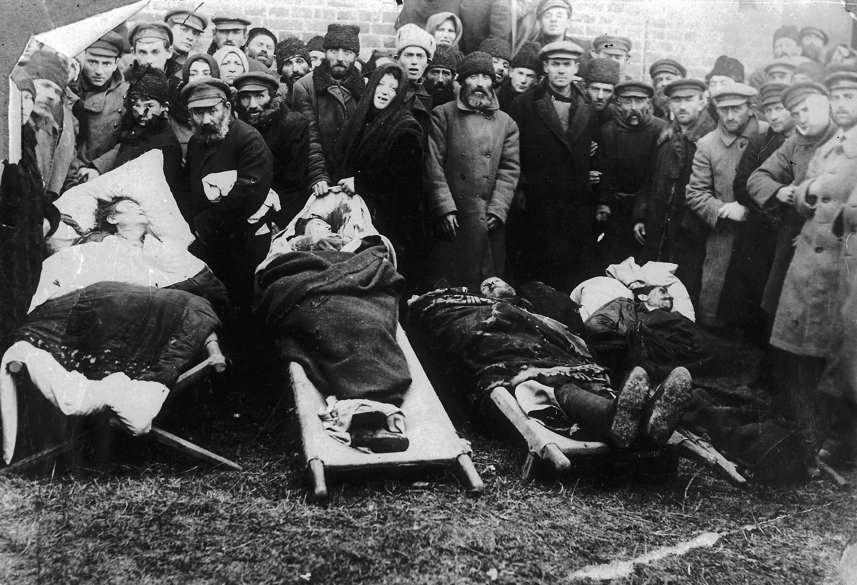  Жертвы погрома, совершенного Белой армией в Проскурове (ныне – Хмельницкий). 18 ноября 1920. Фото: ЦГКФФА Украины имени Г. С. Пшеничного