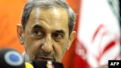 علی‌اکبر ولایتی، مشاور رهبر جمهوری اسلامی، می‌گوید که ادبیات ایران در رابطه با مسئله هسته‌ای تغییر خواهد کرد