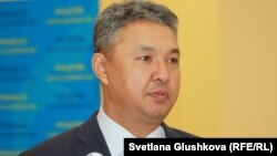 "Ақ жол" партиясының жетекшісі Азат Перуашев.