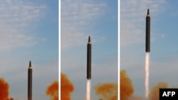 Северокорейская мобильная межконтинентальная баллистическая ракета "Хвасон-12" 
