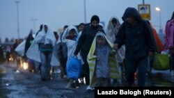 Migrants arrive at the Austrian-Hungarian border station of Hegyeshalom, Hungary, late on September 5.