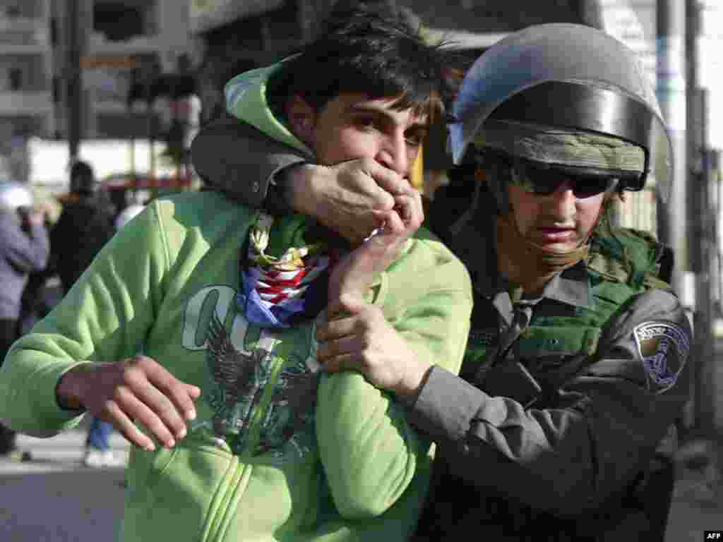 Палестинец уапсен во судирите во Ерусалим
