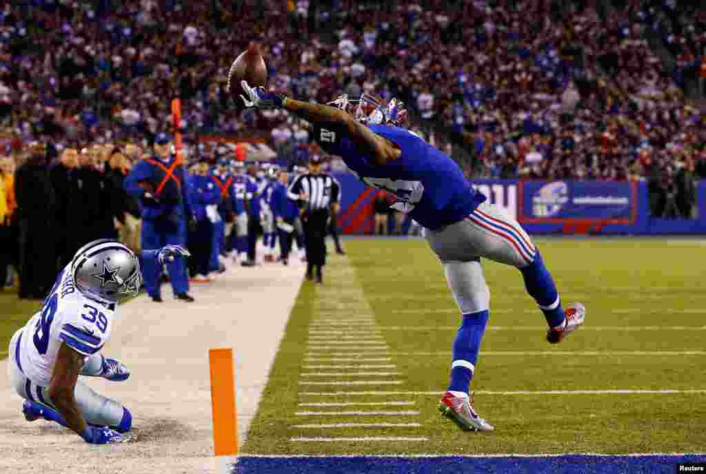 Bello, a U.S. photographer of Getty Images, won Second Prize in the Sports Category, Singles, with this picture of Odell Beckham of the National Football League&#39;s New York Giants making a one-handed touchdown catch against the Dallas Cowboys at MetLife Stadium in East Rutherford, New Jersey.