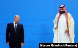 Президент Росії Володимир Путін (ліворуч) і наслідний принц Саудівської Аравії Мухаммад бін Салман ас-Сауд під час саміту «Групи двадцяти». Аргентина, Буенос-Айрес, 30 листопада 2018 року