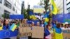 Демонстрация в подкрепа на членството на Украйна в ЕС преди началото на съвещанието на европейските лидери