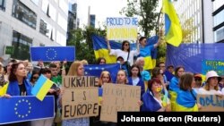 Акція біля будівлі Європейської ради, в якій на саміті лідерів Євросоюзу мають ухвалити рішення щодо надання Україні статусу кандидата на вступ до ЄС. Брюссель, 23 червня 2022 року