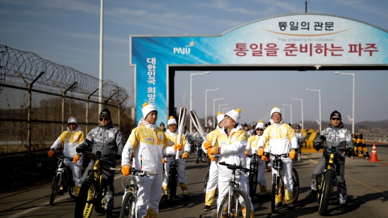 Lojtaret verikoreane kalojnë kufirin në Jug