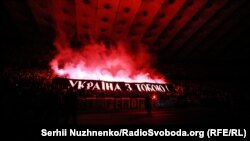 «Олеже, Україна з тобою». У Києві влаштували фаєр-шоу на підтримку Сенцова (фоторепортаж)