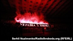 «Олеже, Україна з тобою». У Києві влаштували фаєр-шоу на підтримку Сенцова (фоторепортаж)