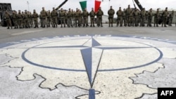 Contingentul italian de pacificatori în Kosovo, împreună cu care îşi mor îndeplini misiunea şi militarii din Moldova