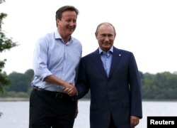 David Cameron si Vladimir Putin la summitul di Enniskillen, Irlanda de nord, 17 Iunie 2013.