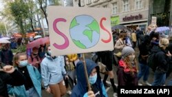 «Меняйте страну, а не климат»: в мире прошел Глобальный экологический страйк (фотогалерея)