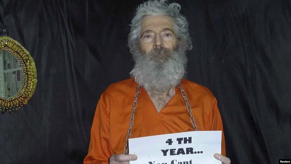 رابرت لوینسون، مامور پیشین پلیس فدرال آمریکا، سال ۸۵ پس از سفر به جزیره کیش ناپدید شد