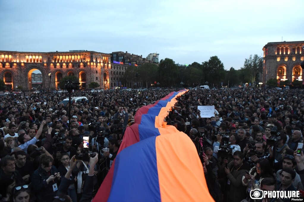 Увечері 18 квітня відбувся черговий масовий мітинг 