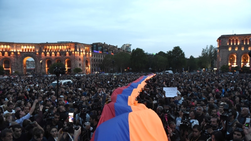 Арменияда демонстрация да, кармоо да уланууда 