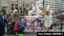 Пикеты против выступления Валерия Гергиева в Берлине