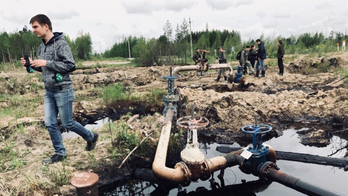 Более тысячи квадратных метров занял разлив нефти в Югре