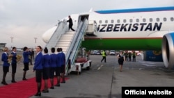 Uzbekistan Airways компаниясынын учагы.